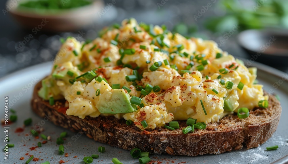 Scrambled Eggs on Toast With Avocado and Chives Scrambled Eggs on Toast With Avocado and Chives