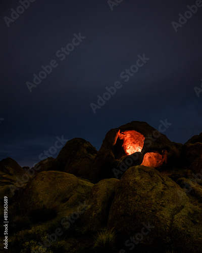 Cyclops arch on Alabama Hills under night sky