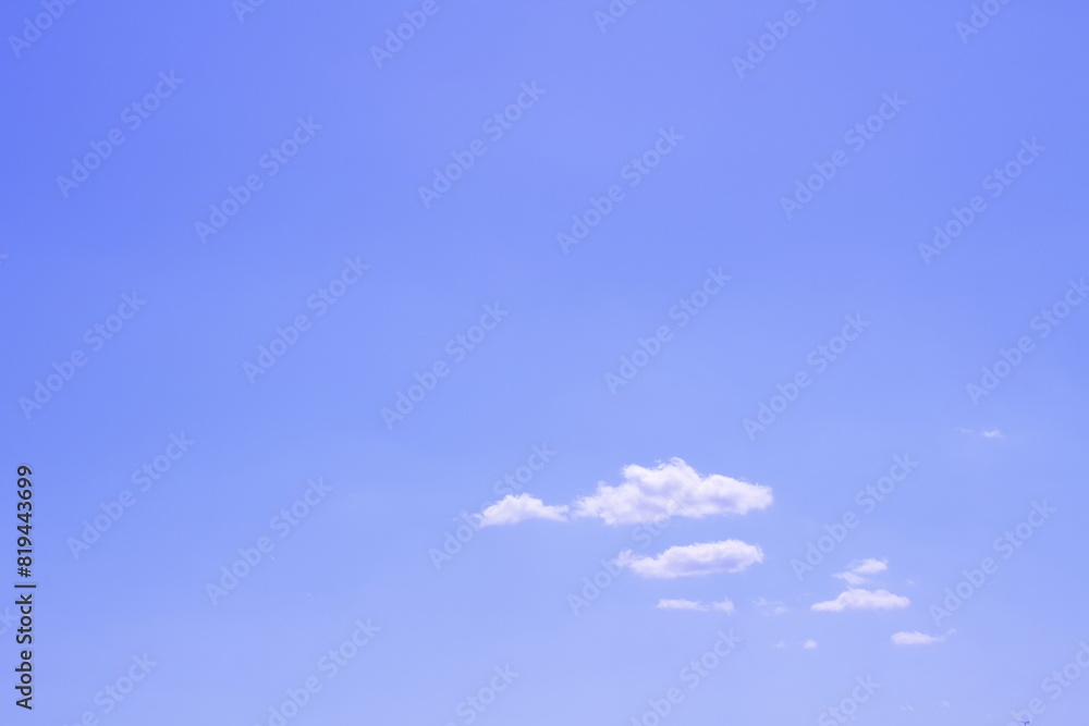 5月の青空に浮かぶ白い雲 5月の青空に浮かぶ白い雲