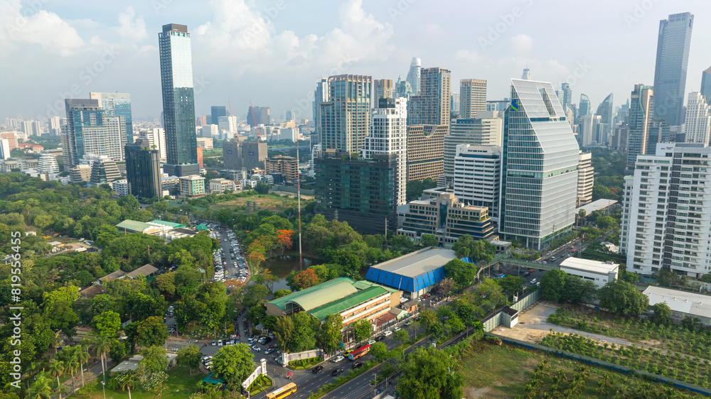 Obraz premium Aerial view city office building with green public park