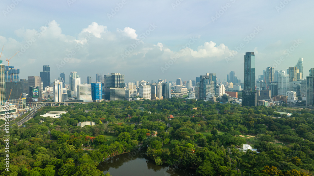 Obraz premium Aerial view city office building with green public park
