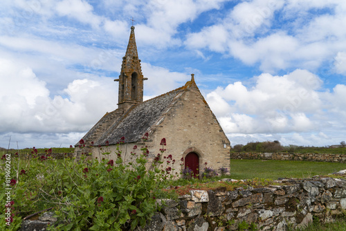 La chapelle de Saint-Vio  la plus petite des chapelles bigoud  nes  dans la baie d Audierne  en Bretagne.