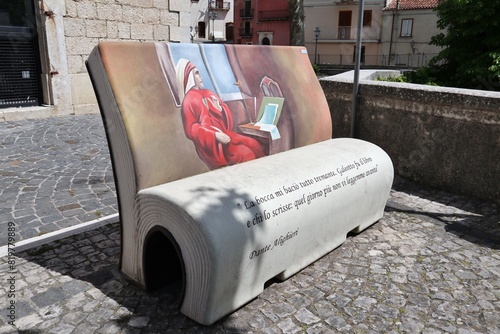 Macchiagodena - Panchina letteraria di Dante Alighieri sulla Terrazza della Lettura