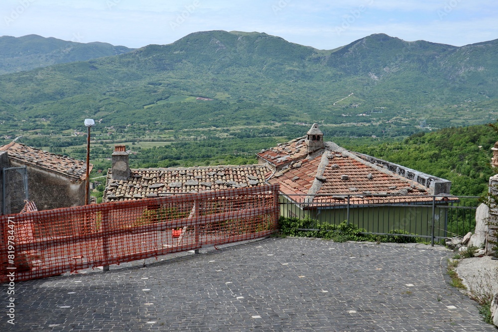 Macchiagodena - Panorama dalla piazzetta in frana