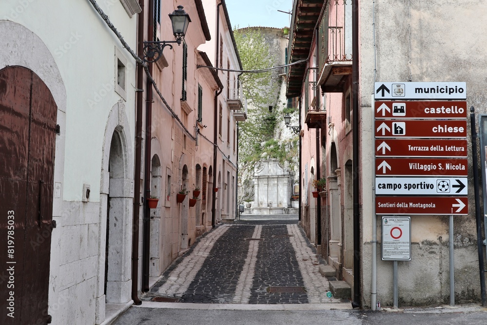 Macchiagodena - Scorcio di Piazza Ottavio De Salvio da Via Vittorio Veneto