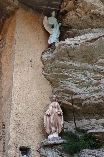Obraz na płótnie Macchiagodena - Statuine in Via Basciano w salonie