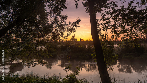 Obraz na plátně Sunrise over the Suprasl River at the boulevard in Suprasl.