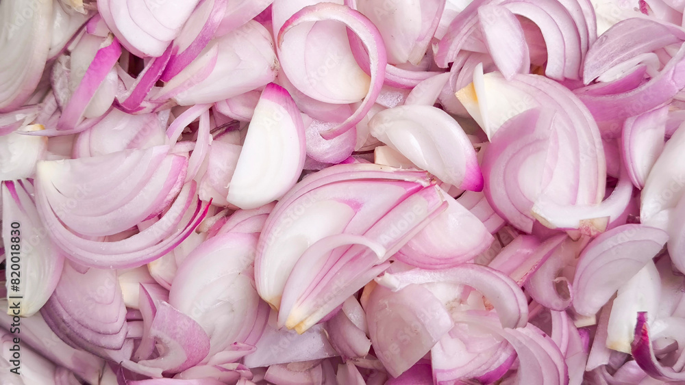 Fototapeta premium Sliced shallots for cooking ingredients