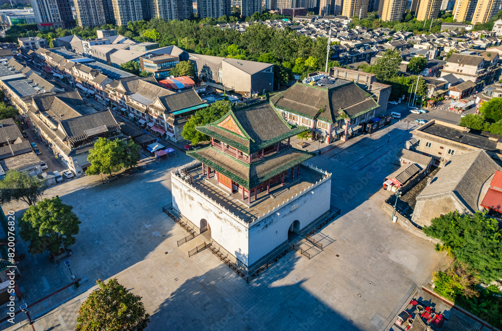 Fototapeta premium Architectural scenery of Tianjin Drum Tower scenic area