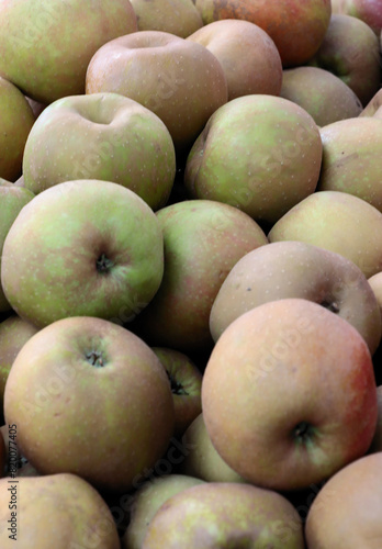 фотографія tasty rennet apples close up