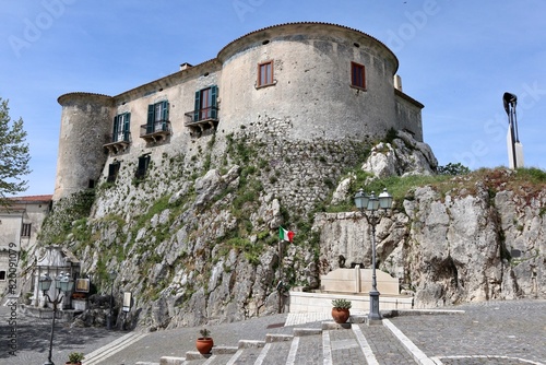 Macchiagodena - Castello Baronale dalla scalinata di Piazza Ottavio De Salvio photo