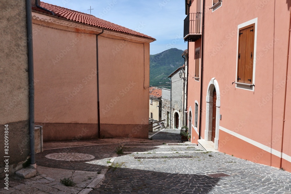 Macchiagodena - Scorcio della Chiesa di San Nicola di Bari da Via XI Febbraio