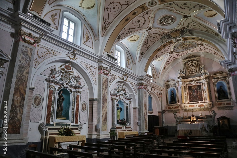 Macchiagodena - Interno sinistro della Chiesa di Sant'Antonio di Padova