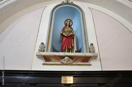 Obraz na płótnie Macchiagodena - Statua di Santa Elisabetta d'Ungheria nella Chiesa di Sant'Antonio di Padova w salonie