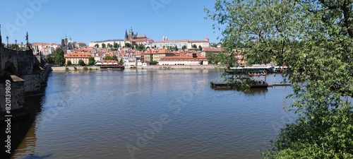 Moldau mit Ausflugsbooten