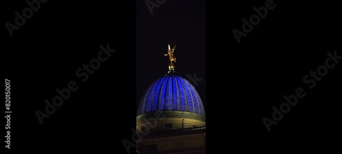 Blau beleuchtete Kuppel der Kunstakademie Dresden photo