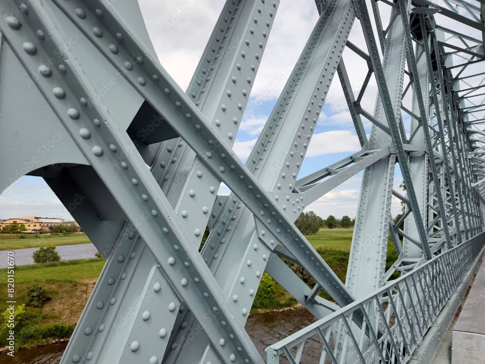 Stahlbrücke mit Nieten