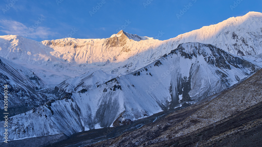 Fototapeta premium Mount Khangsar Kang or also Rock Noir, seen over the Tilicho Lake trail, Annapurna Conservation Area, Himalaya, Nepal. Annapurna Circuit trail.