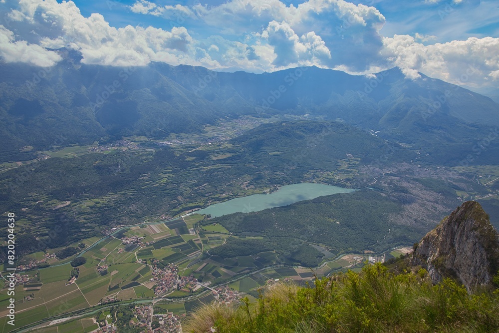 Φωτογραφία lago di Cavedine nella Valle dei laghi in Trentino dal monte casale