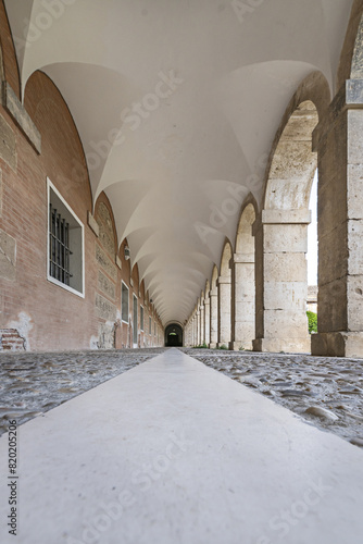 The stoa was a construction typical of Greek urbanism, common in agoras, and which basically consisted of a colonnade that supported an elongated covered space photo