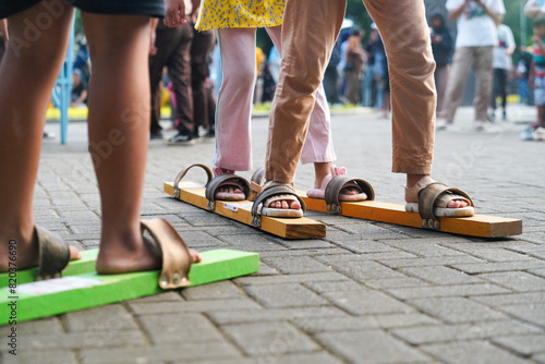 Bakiak is a traditional game played in groups using sandals or long wooden trumpets in a row. Clogs are shaped like sandals with five to six slippers and the soles are made of light wood.