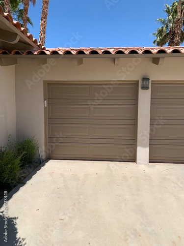 Single door garage door