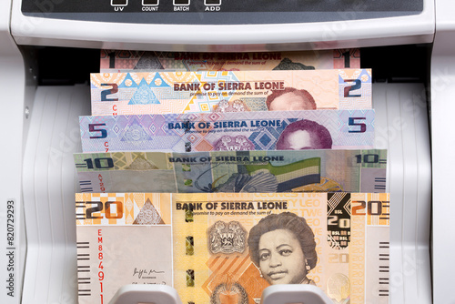Foto Sierra Leonean leone in a counting machine