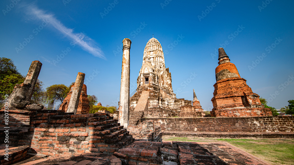 Fototapeta premium Wat Ratchaburana is an ancient temple over six hundred years old, built during the Ayutthaya period. Located in Ayutthaya Province, Thailand.
