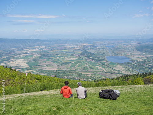 Two paraglider pilots enjoying the exsuvering scenery while waiting for favorable winds