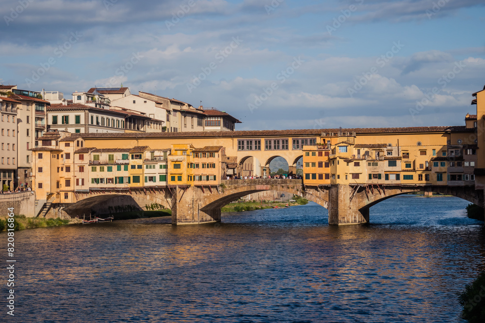 Obraz premium Sunset on the famous Vecchio bridge over the Arno river, Florence ITALY