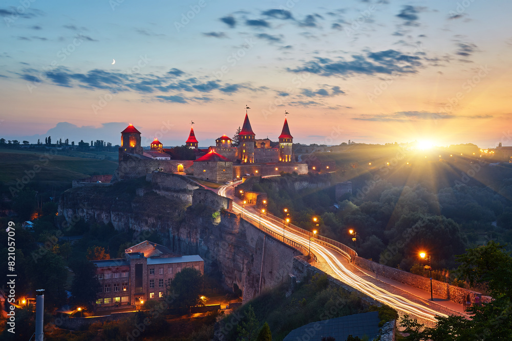 Obraz premium Dramatic view on the castle in Kamianets-Podilskyi in spring.
