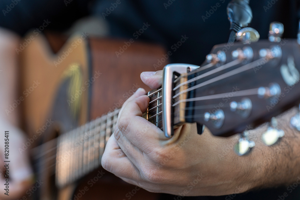 Φωτογραφία Pau Alabajos sings Vicent Andrés Estellés, church of Sant Blai, Campos, Mallorca