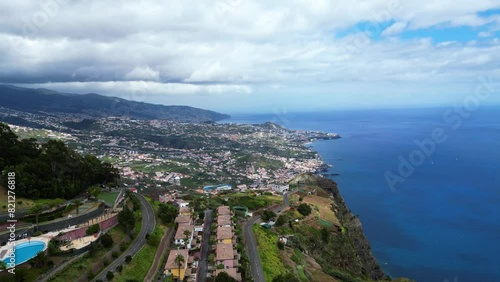 Wallpaper Mural Funchal von weitem. Liegt auf Madeira, Portugal. Torontodigital.ca