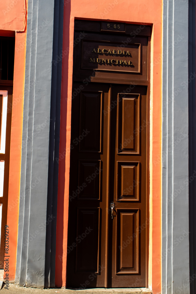 Obraz premium sALAMINA, COLOMBIA - JANUARY 14, 2024: Mayors Office Building of the beautiful heritage town of Salamina in the department of Caldas in Colombia.