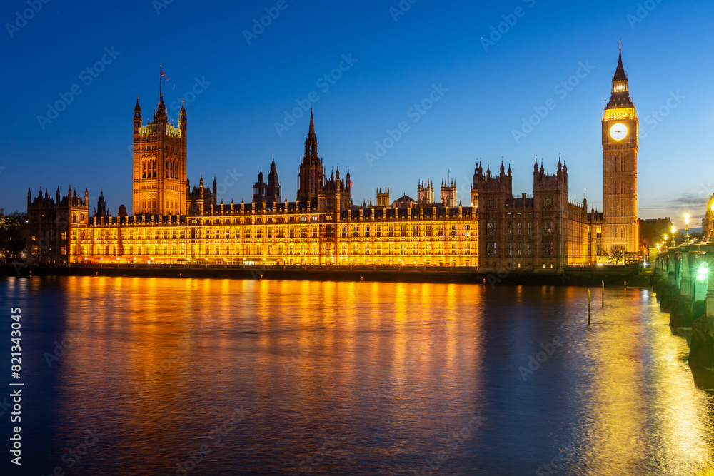 Fototapeta premium Big Ben and Houses of Parliament at night, London, UK