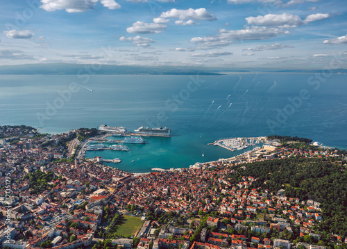 Obraz na płótnie Summer aerial skyline cityscape of Split, Croatia. Wide panoramic view of the old town and port. w salonie