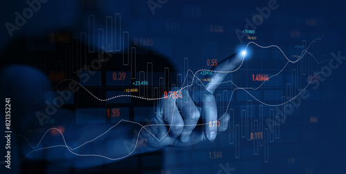 Fotografia Trader analyzing data on virtual screen