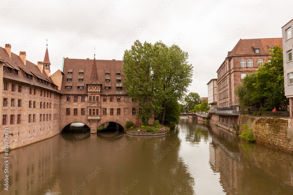 Fototapeta premium View of Heilig-Geist-Spital from Museumsbrücke in Nuremberg
