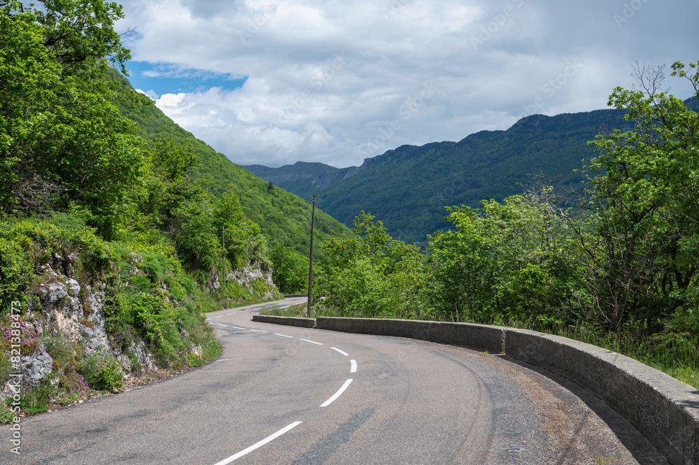 route de montagne, la vallée de la Valserine