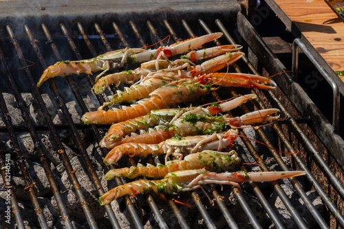 Obraz na płótnie Kaisergranat (Nephrops norvegicus) Hummer auf dem Grill w salonie