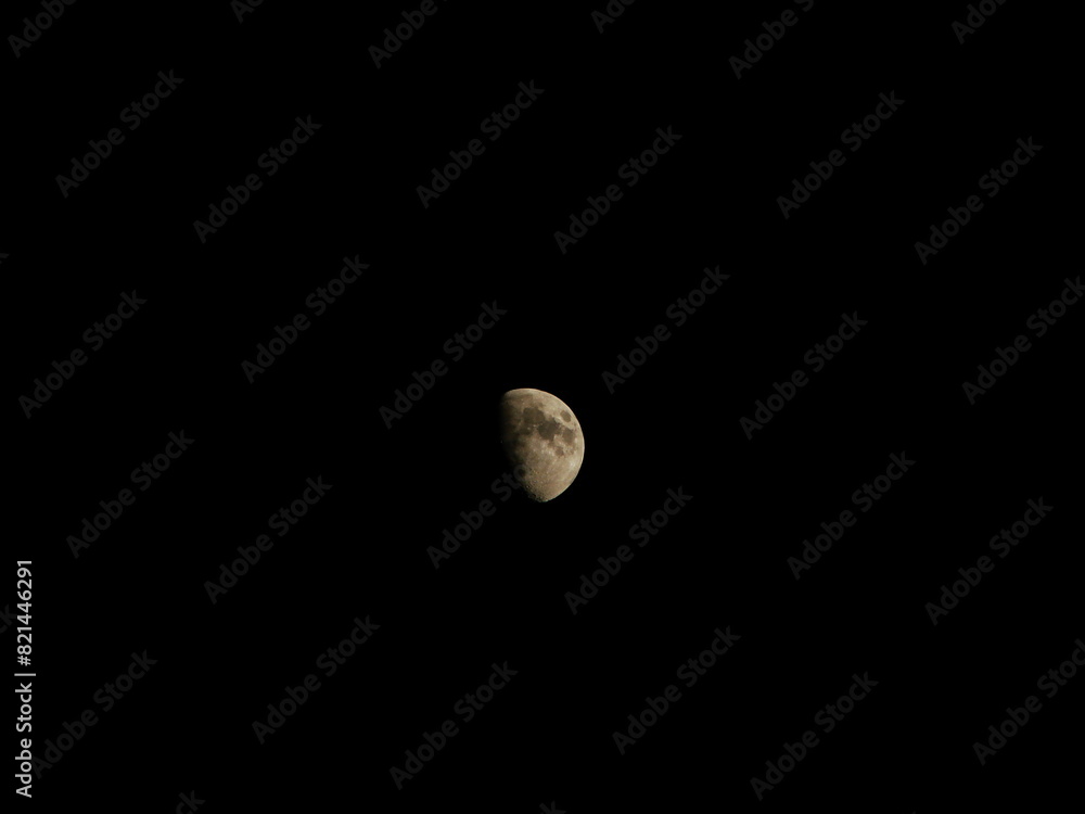 Księżyc - naturalny satelita Ziemi Księżyc - naturalny satelita Ziemi