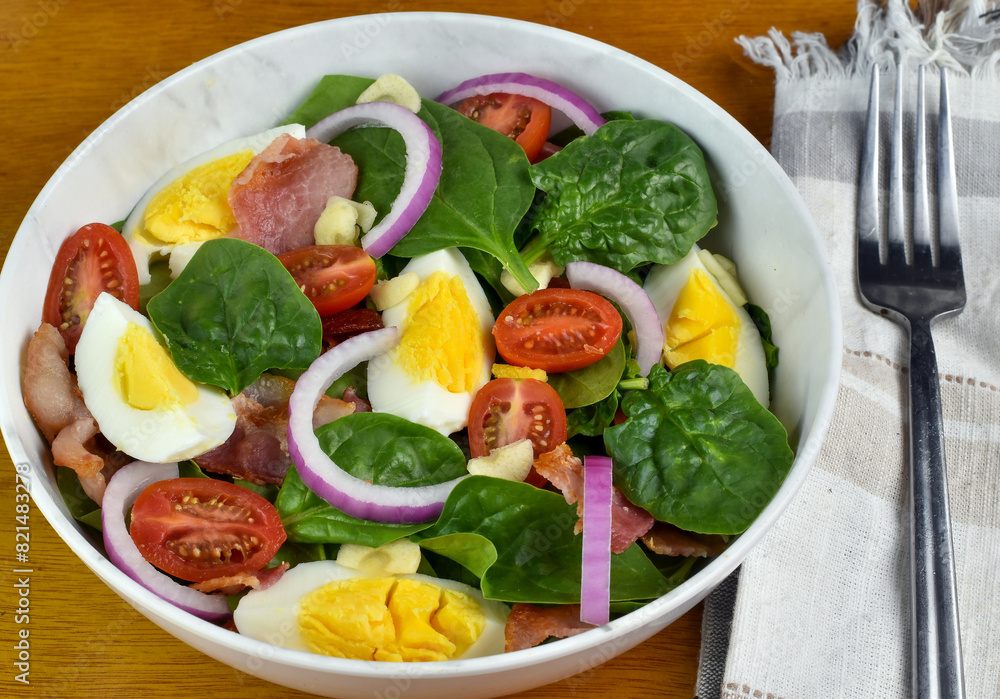spinach salad with tomatoes, bacon and eggs spinach salad with tomatoes, bacon and eggs