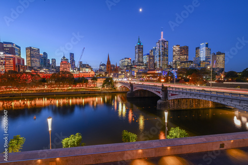 Photos Flinders Street Station behind the Yarra River during sunset in Melbourne