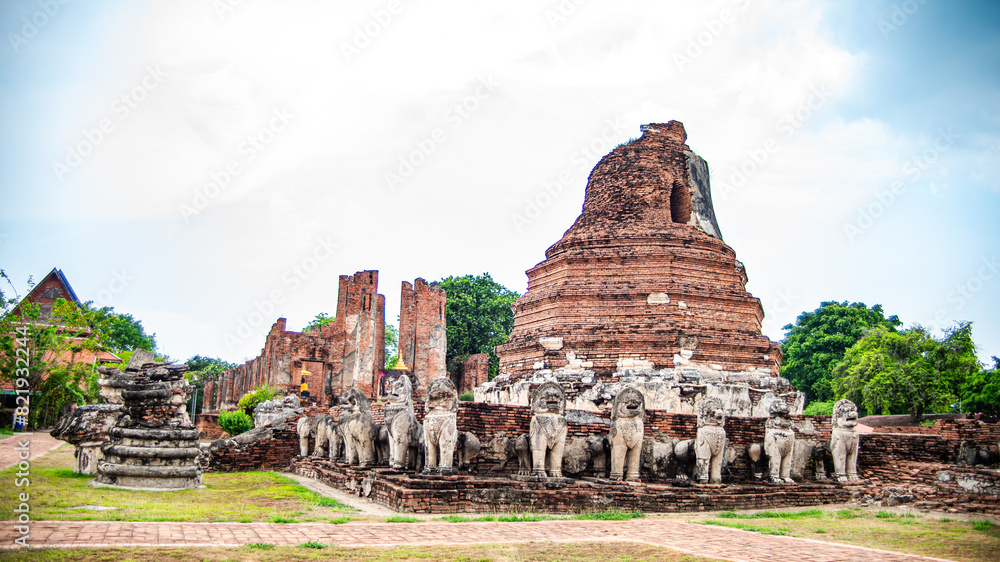 Ancient lion statues located around an old Ayutthaya period pagoda at Wat Thammikarat, Phra Nakhon Si Ayutthaya Province, Thailand.
Ancient lion statues located around an old Ayutthaya period pagoda at Wat Thammikarat, Phra Nakhon Si Ayutthaya Province, Thailand.