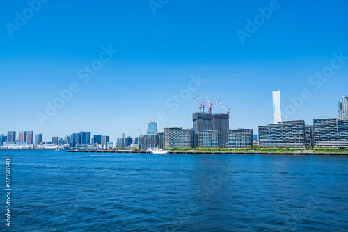 豊州大橋から望む東京湾と晴海の巨大マンション群の風景（2024年5月）