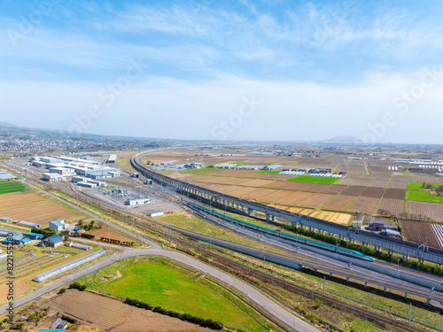 北海道新幹線と函館新幹線総合車両所（北海道北斗市）