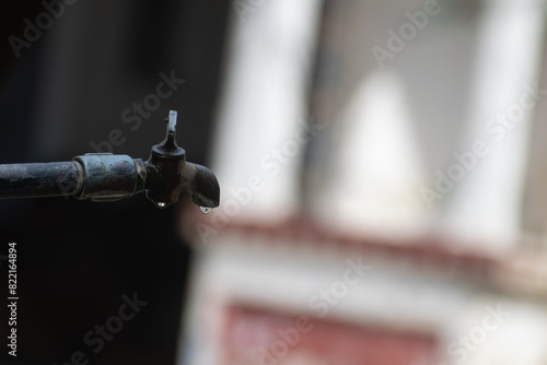 Cuadro en lienzo Picture of a tap on a hot sunny day showing drought like conditions