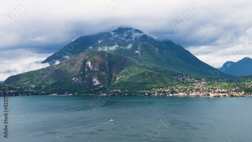 Lago di Como - Varenna, jezioro Como, widok na Menaggio photo