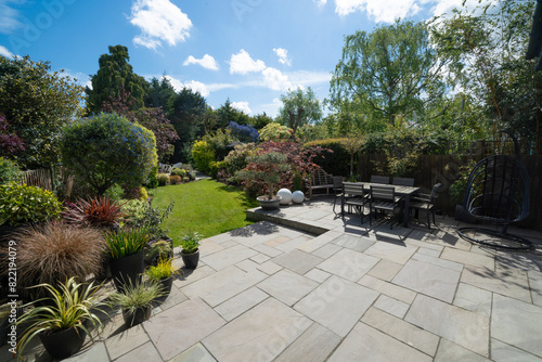 Cuadro en lienzo Beautiful summer garden in England, UK with lawn and large indian sandstone patio