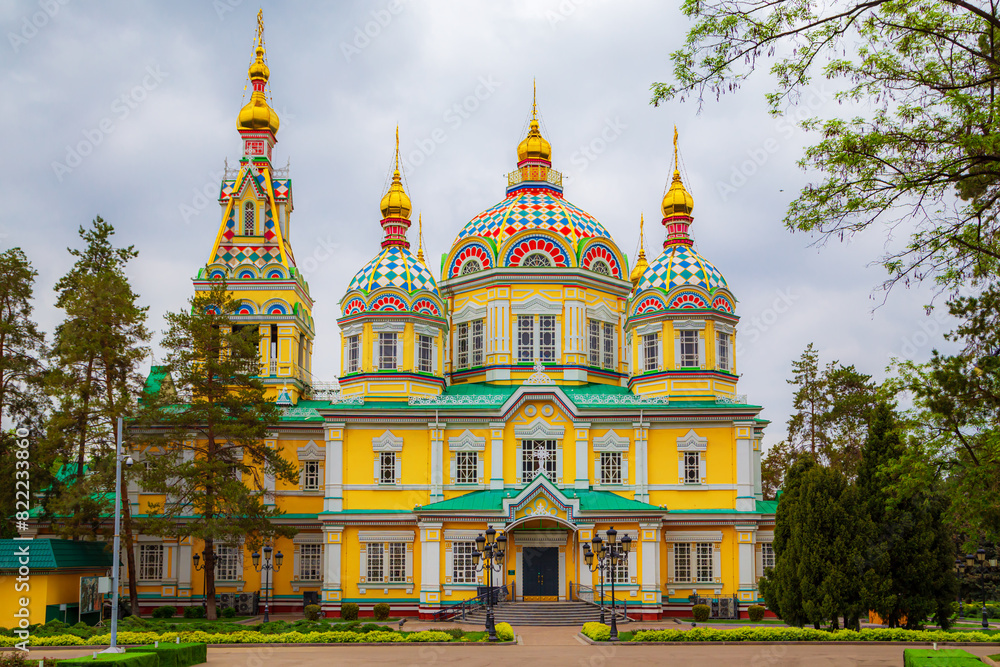 Obraz premium Orthodox Ascension Cathedral in Almaty.